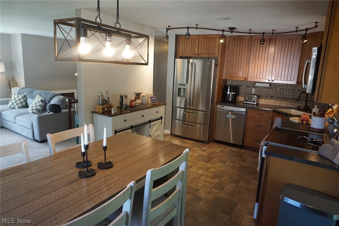 951 Brookpoint Drive Property Photo 7