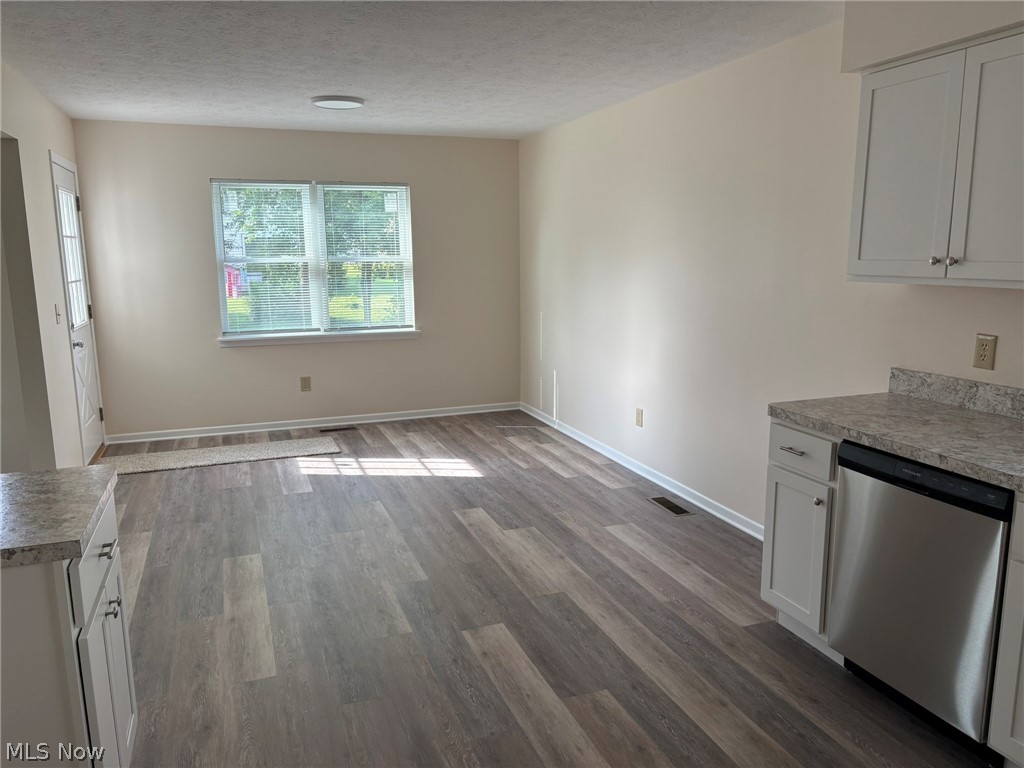 459 Hampton Drive Property Photo 4