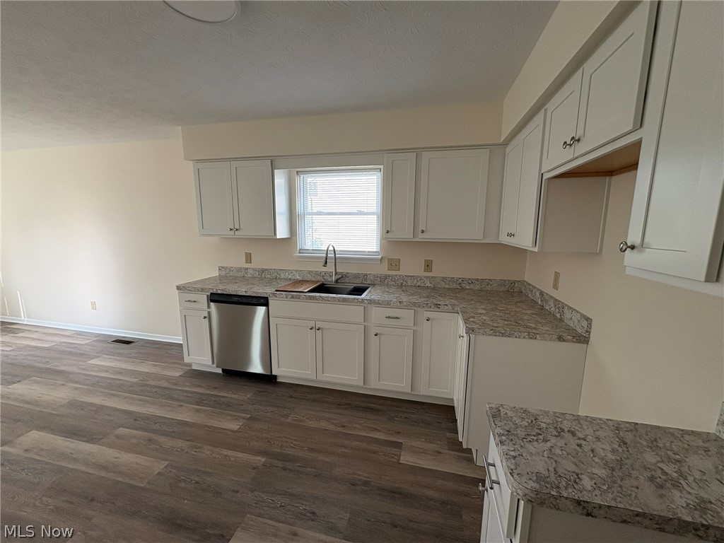 459 Hampton Drive Property Photo 5
