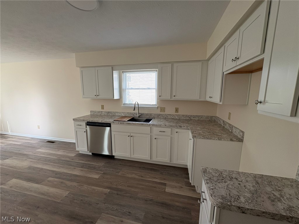 459 Hampton Drive Property Photo 6