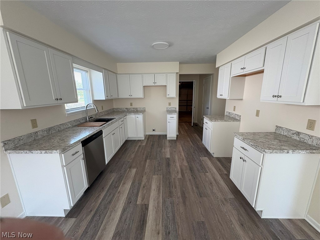 459 Hampton Drive Property Photo 7