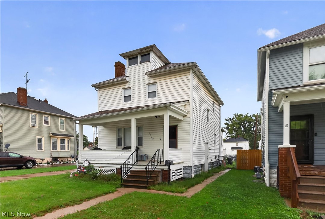 2227 E 30th Street Property Photo 3