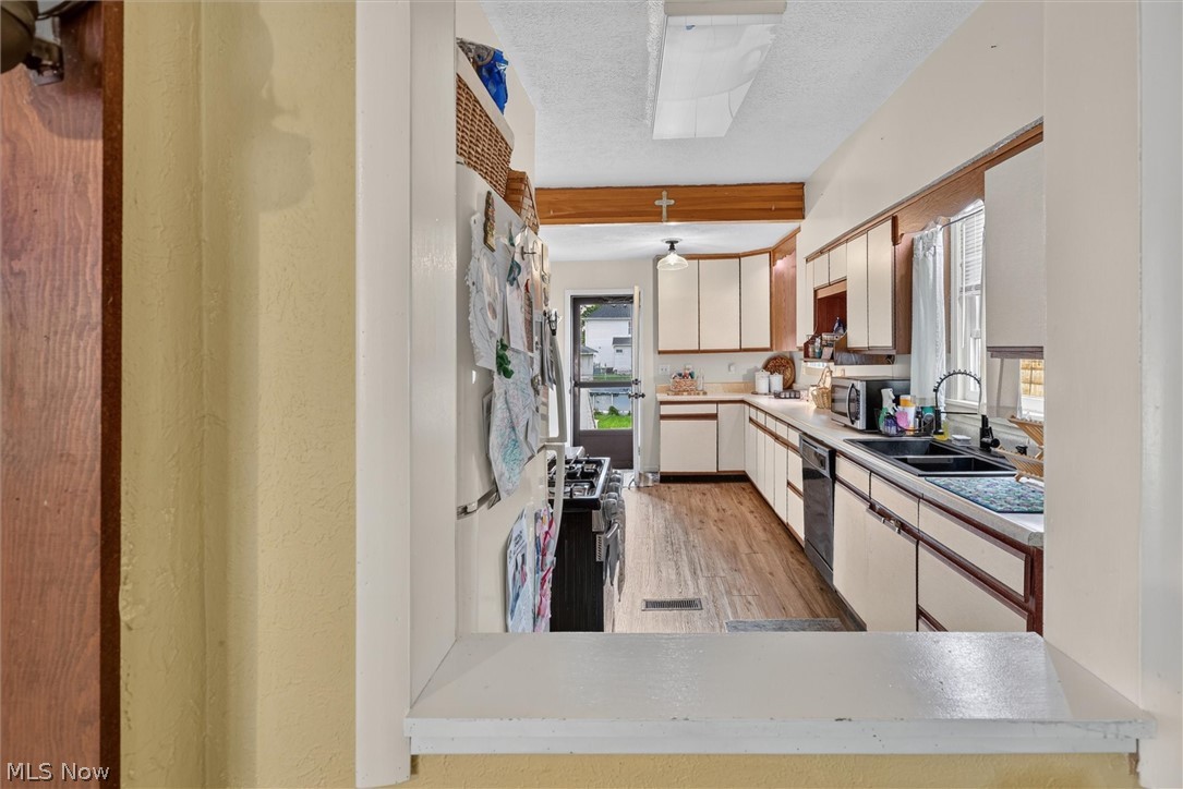 2227 E 30th Street Property Photo 12