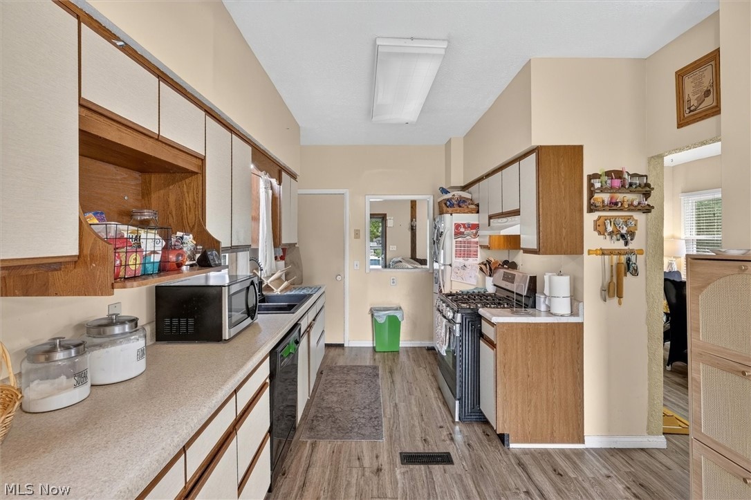 2227 E 30th Street Property Photo 14