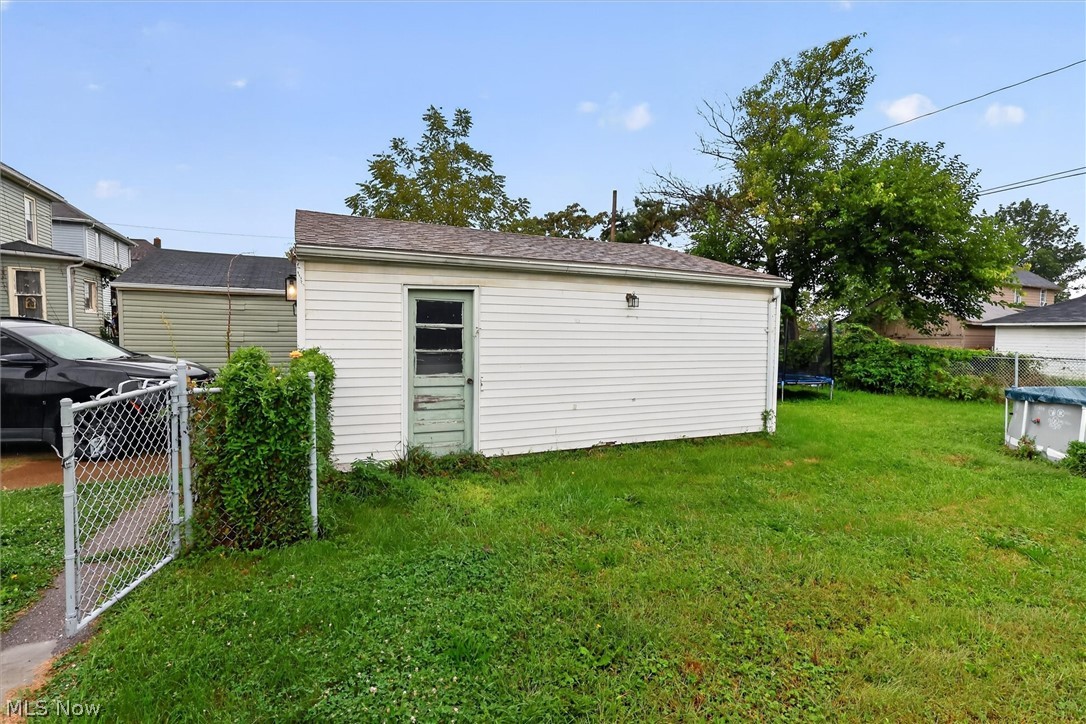 2227 E 30th Street Property Photo 30