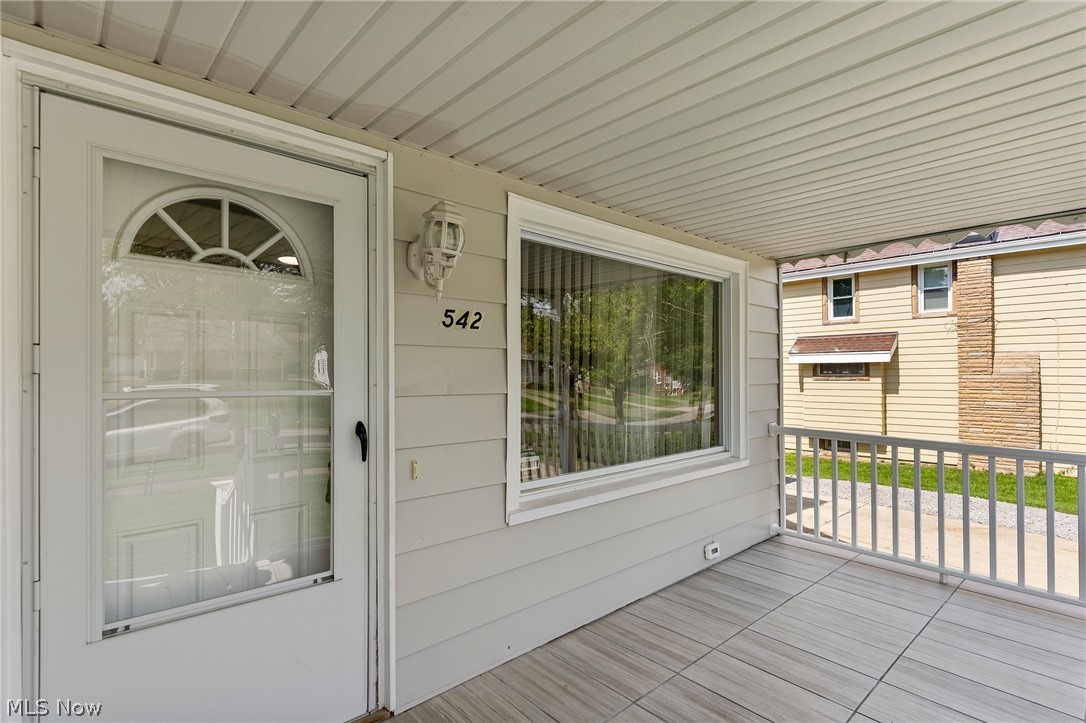 542 6th Street Property Photo 2