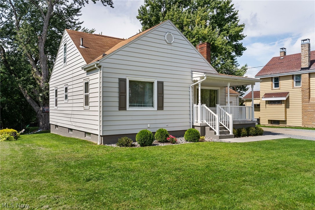 542 6th Street Property Photo 3