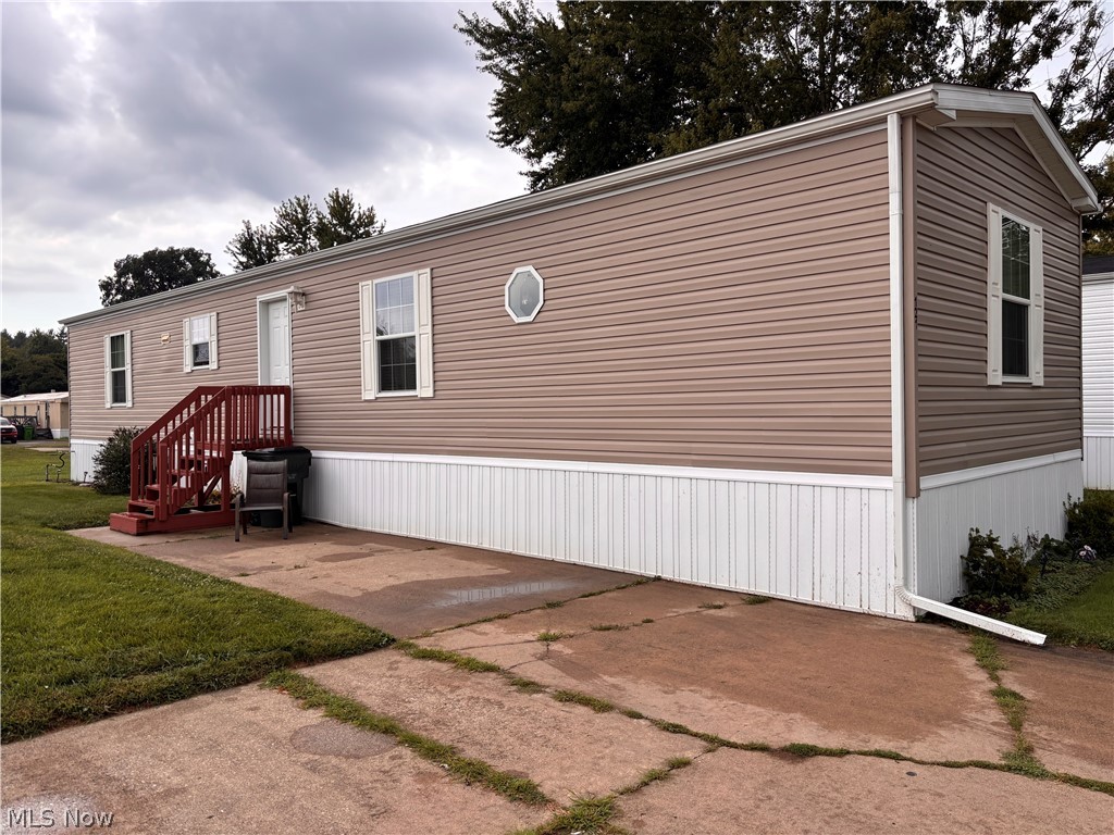 121 Tracy Drive Property Photo 1