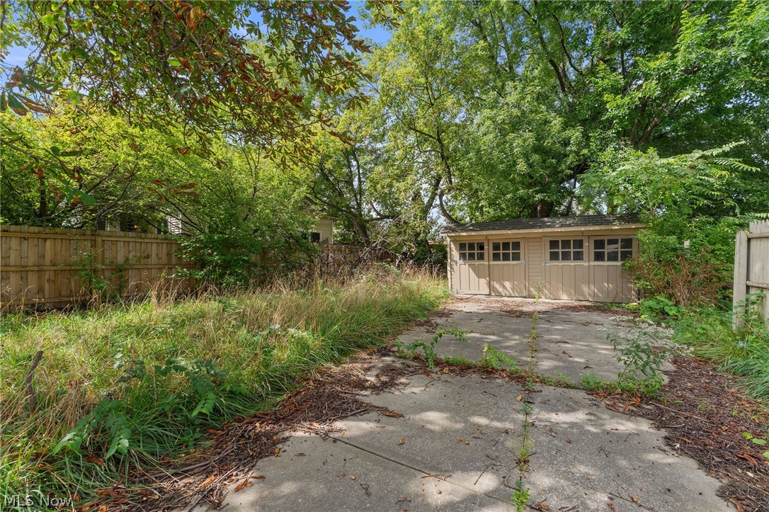 3676 E 65th Street Property Photo 28