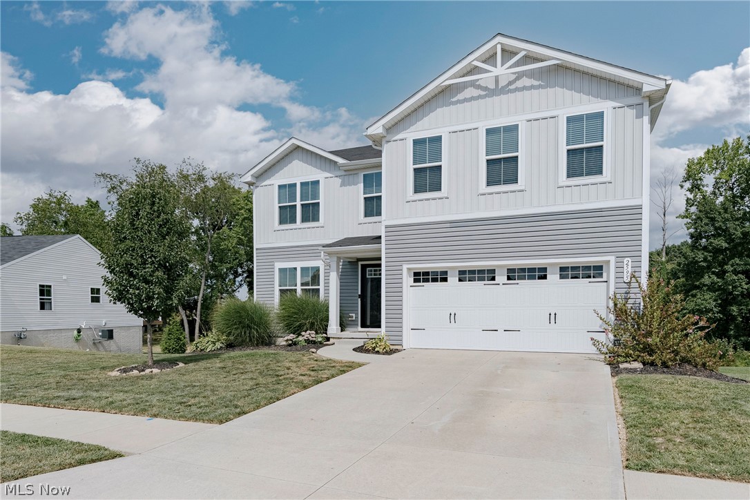 2595 Bishop Oval Property Photo 2