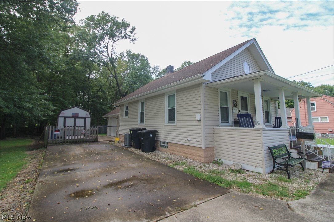 1069 Raymond Street Nw Property Photo 3