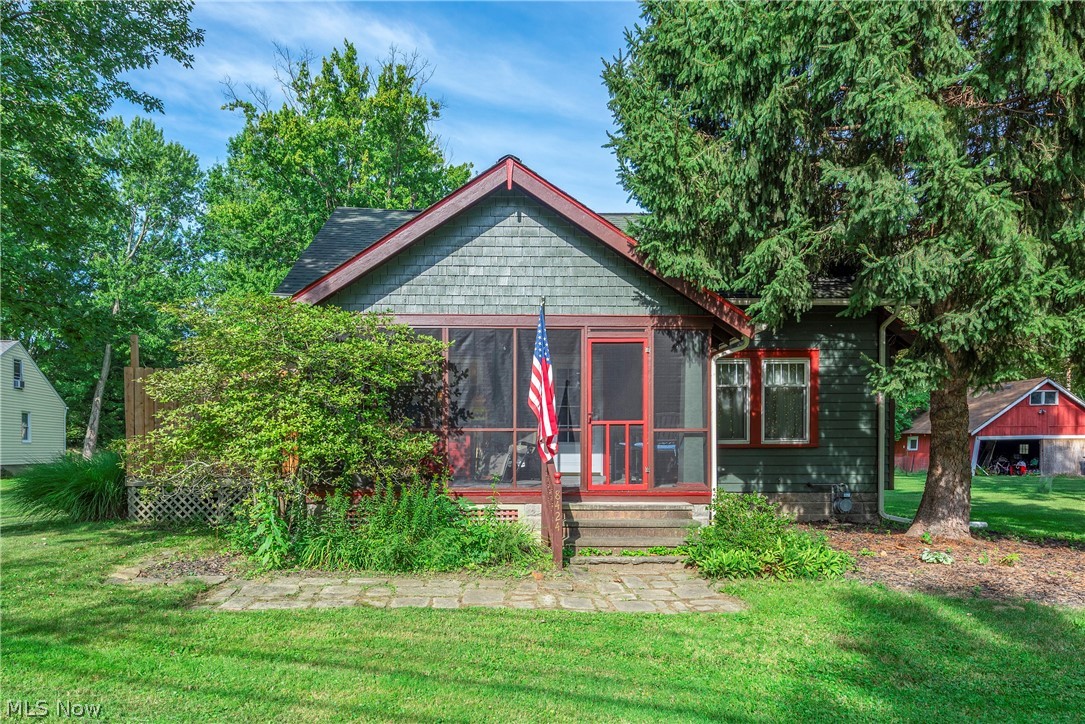 8424 Usher Road Property Photo 1