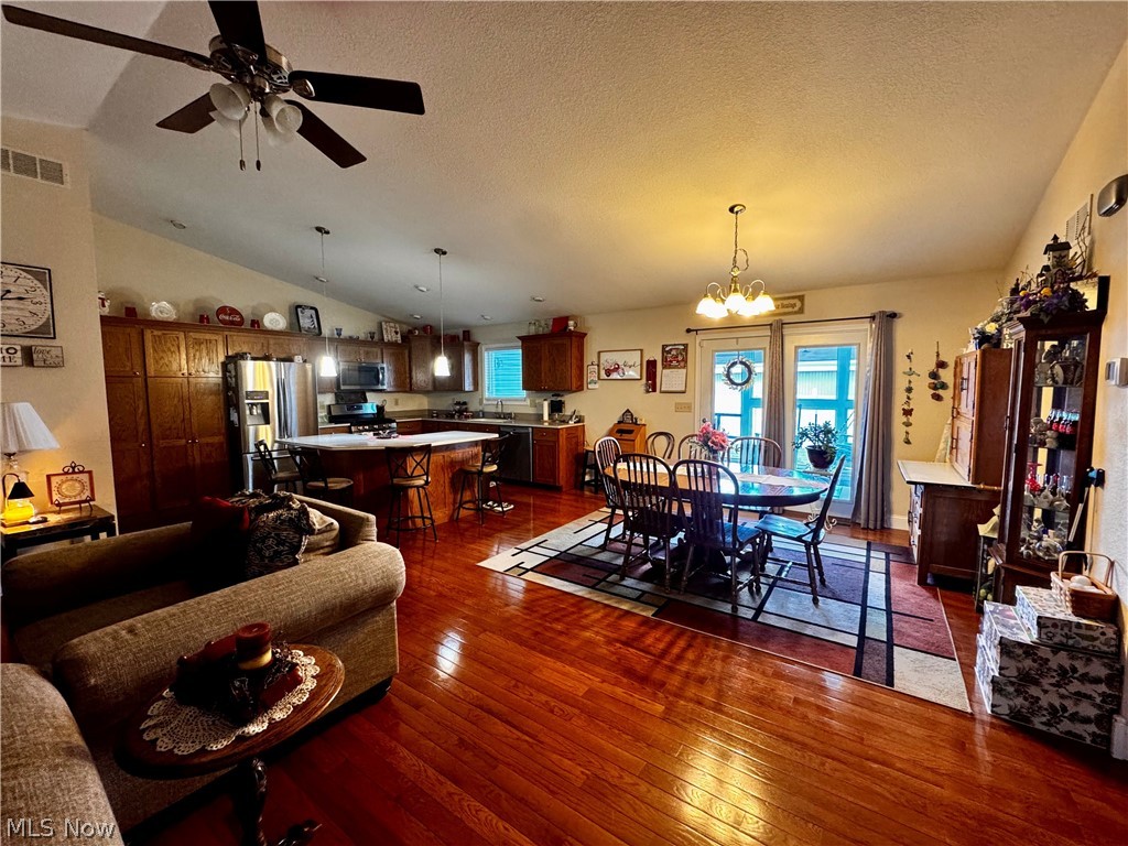 703 Oak Tree Lane Property Photo 7