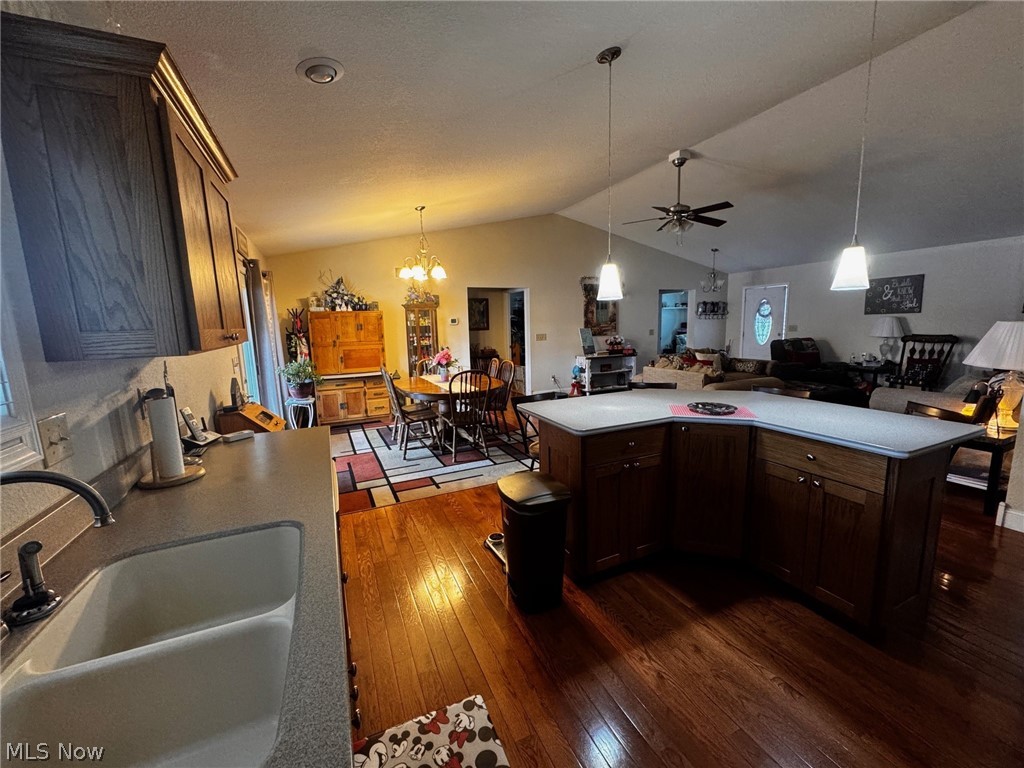 703 Oak Tree Lane Property Photo 8