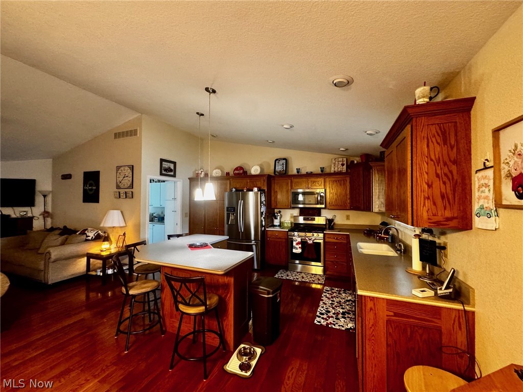703 Oak Tree Lane Property Photo 10