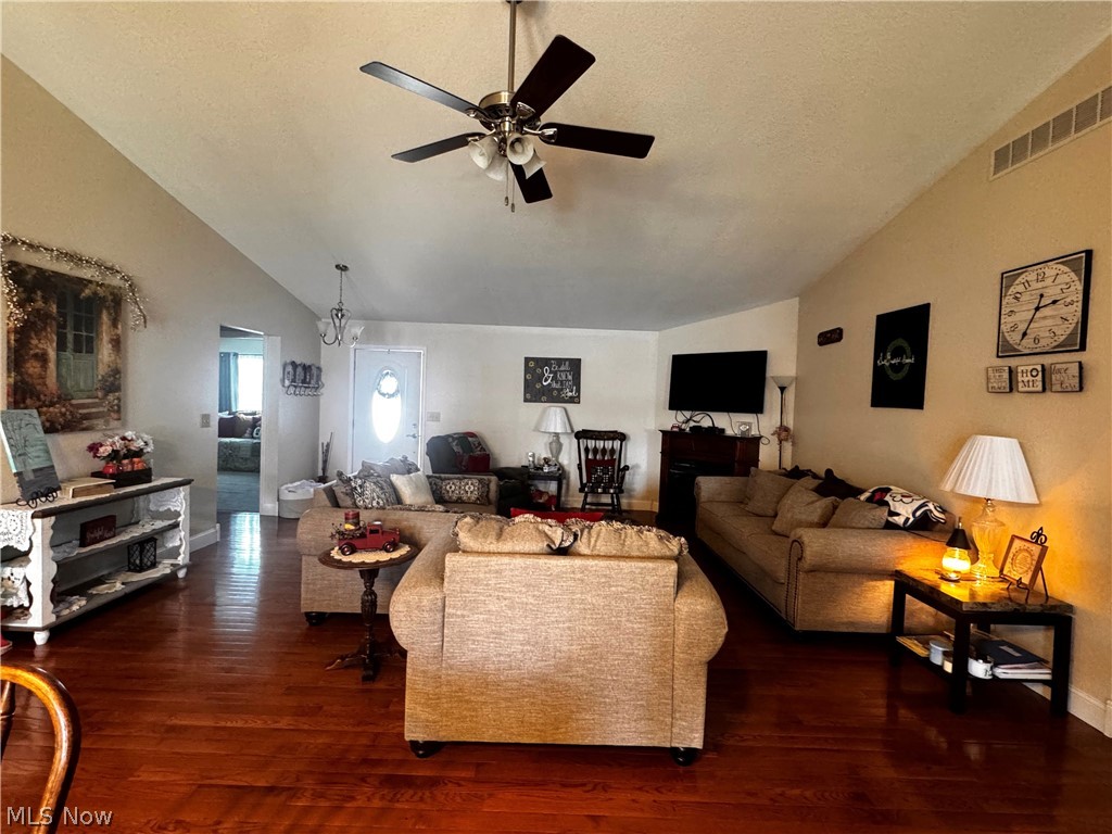 703 Oak Tree Lane Property Photo 12