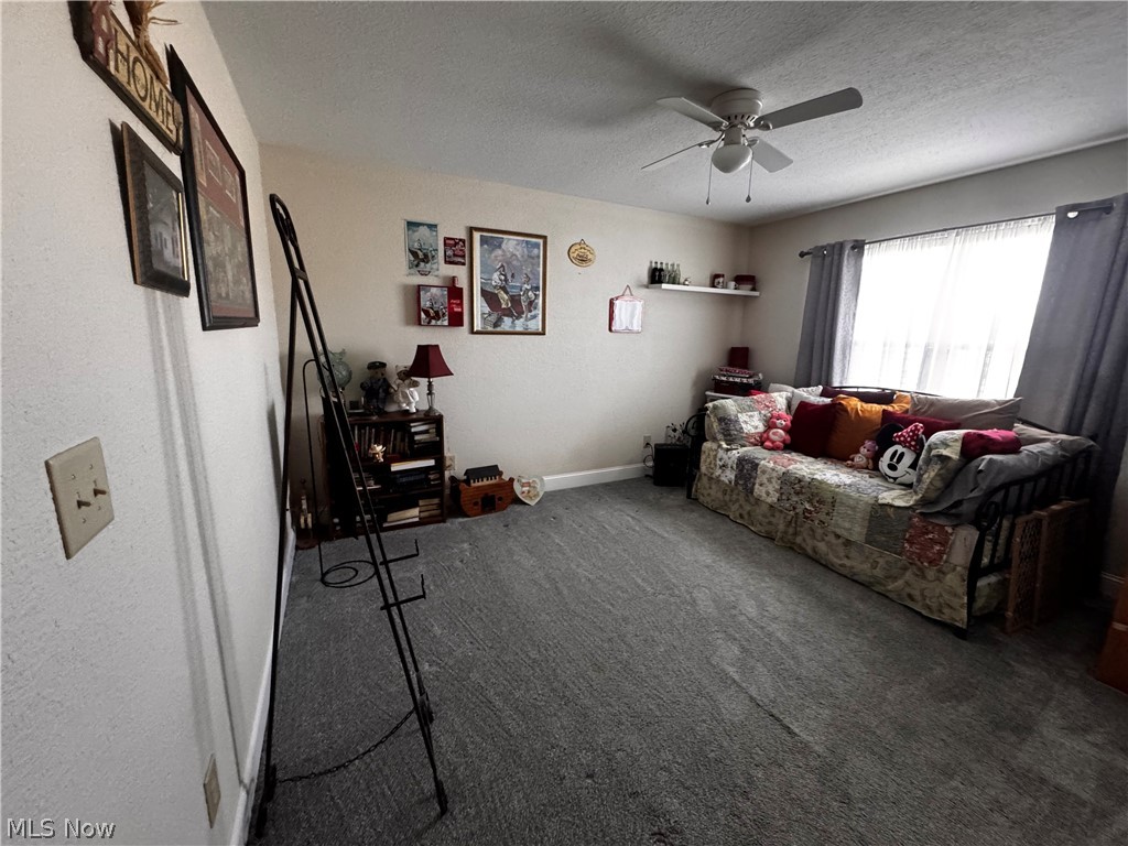 703 Oak Tree Lane Property Photo 16