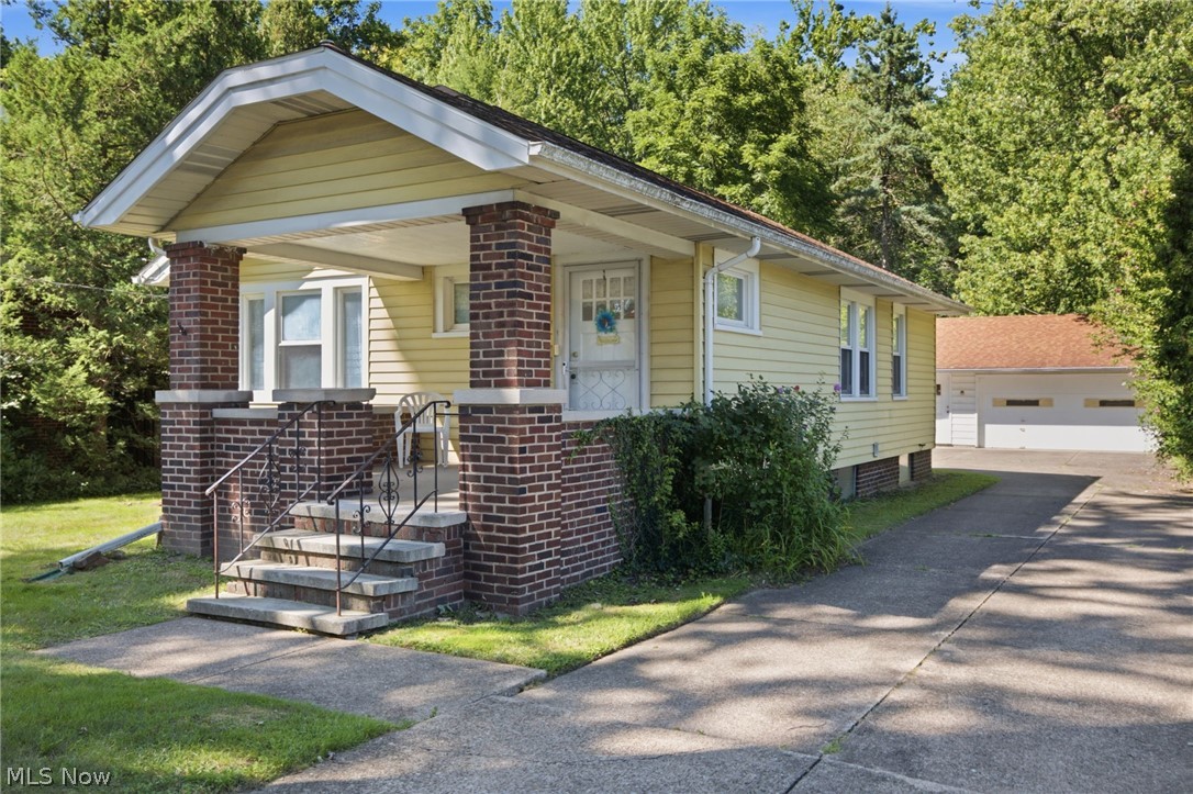 38905 Gardenside Drive Property Photo 2