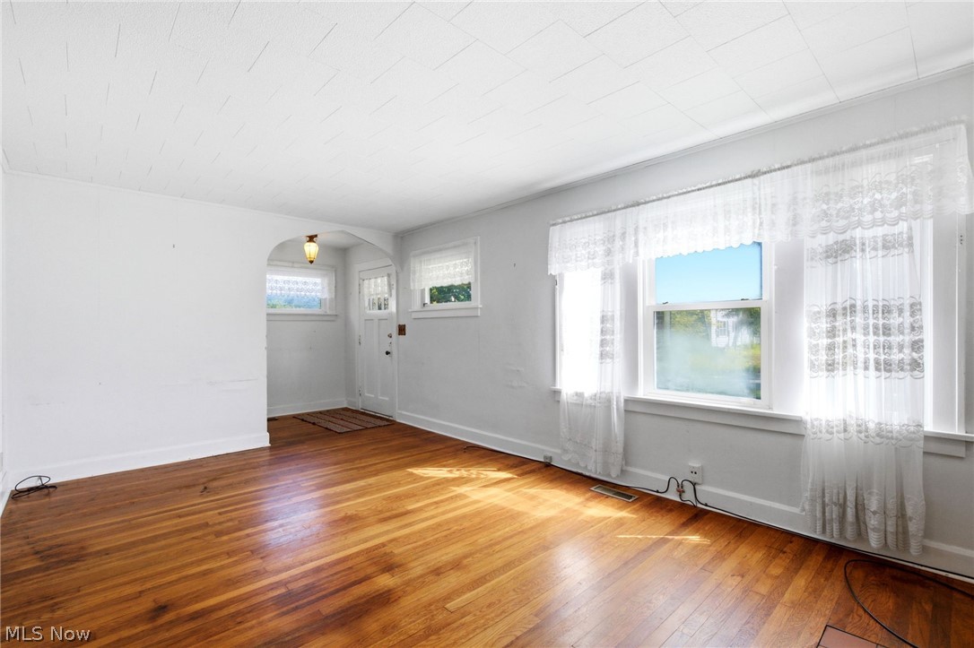 38905 Gardenside Drive Property Photo 5