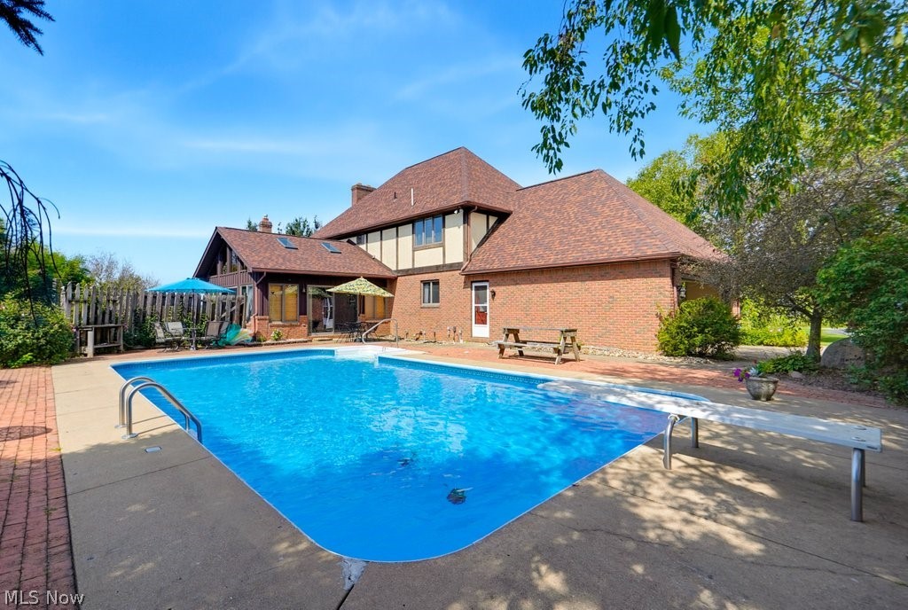18079 Davis Road Property Photo 4
