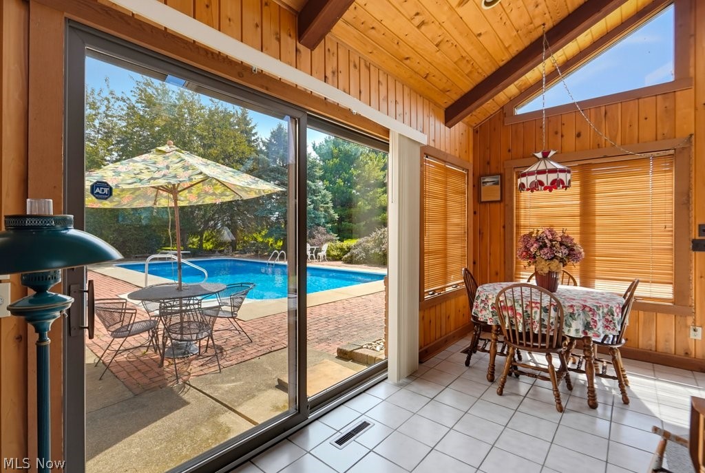 18079 Davis Road Property Photo 11