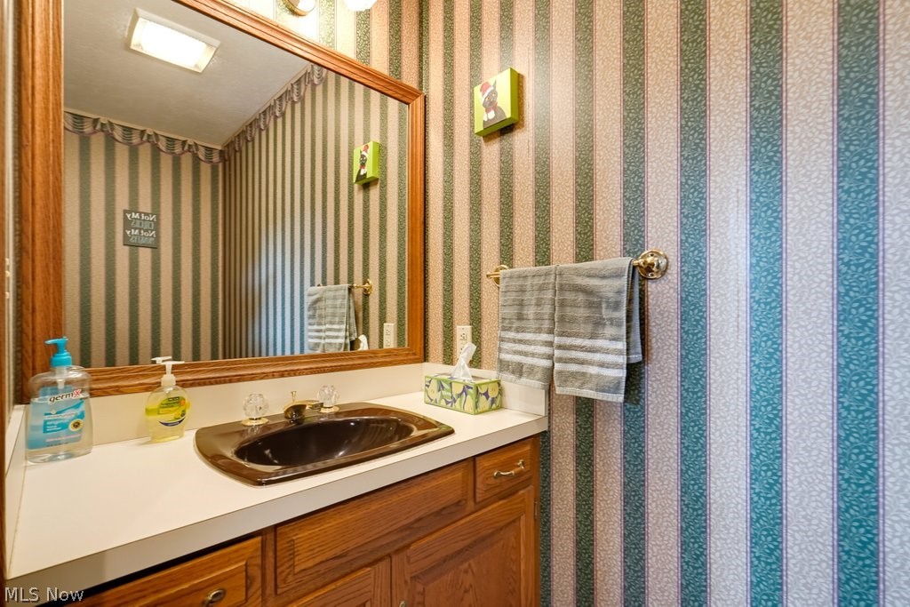18079 Davis Road Property Photo 12