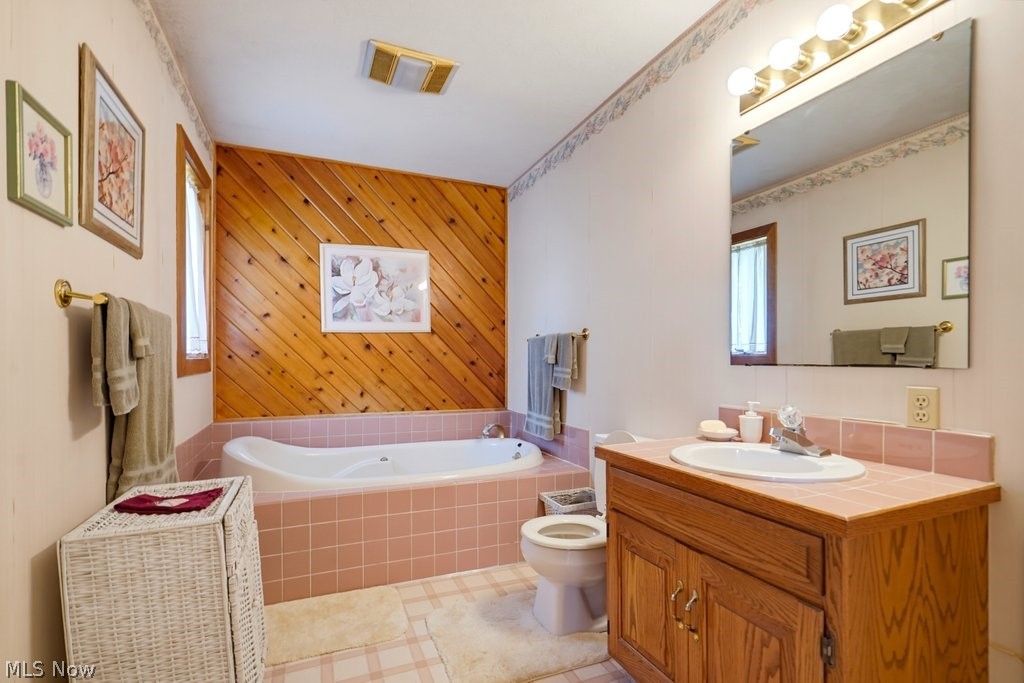18079 Davis Road Property Photo 27