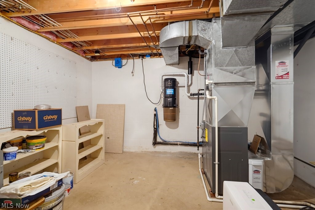 18079 Davis Road Property Photo 37
