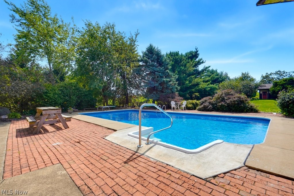 18079 Davis Road Property Photo 39