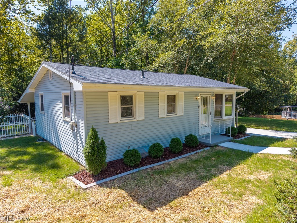 1038 Hadley Lane Property Photo 1