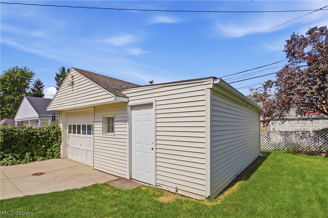8102 Essen Avenue Property Photo 2