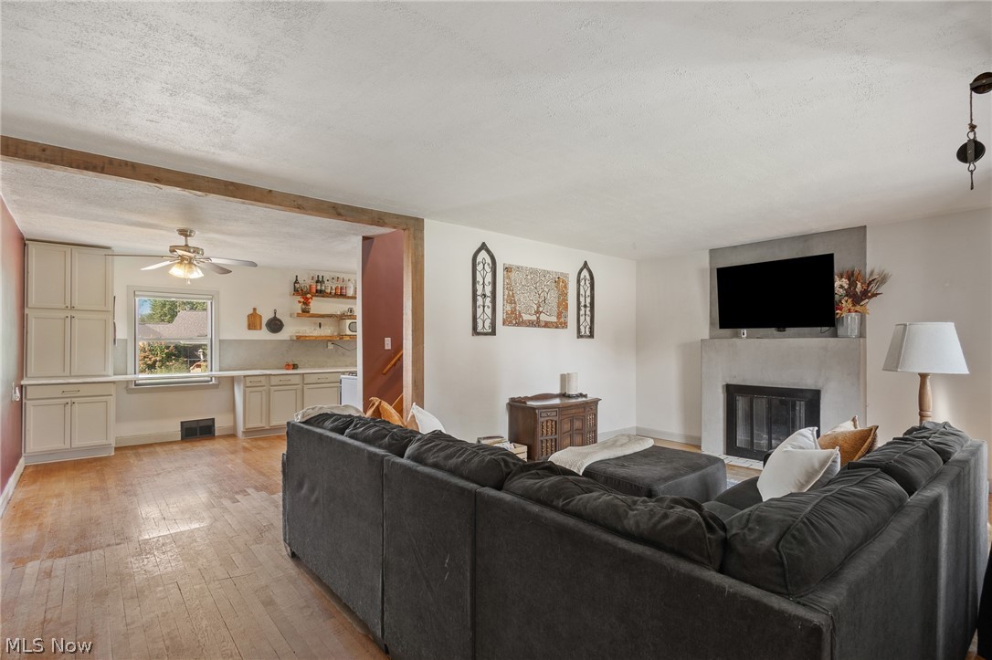 4244 Laffer Square Property Photo 3
