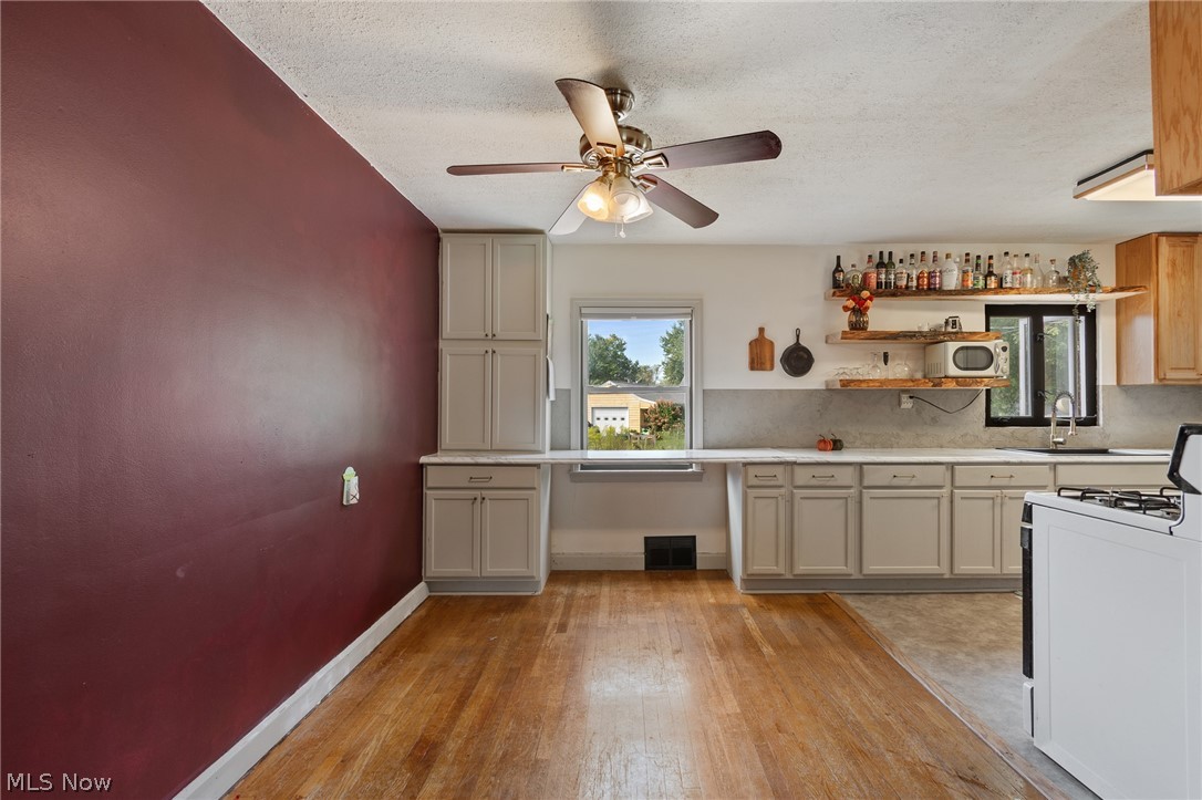 4244 Laffer Square Property Photo 8
