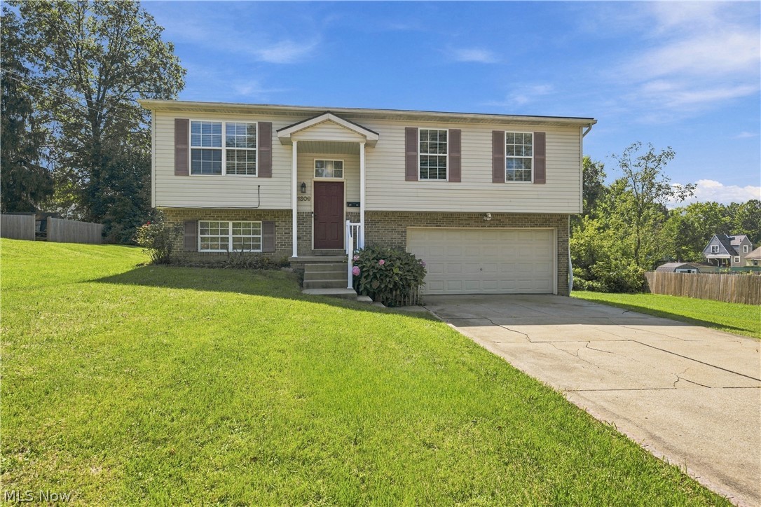 1309 Forest Avenue Se Property Photo 1