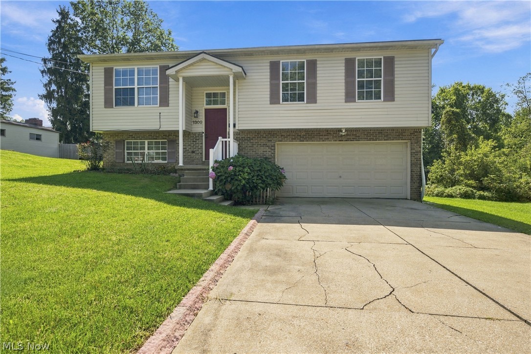 1309 Forest Avenue Se Property Photo 2
