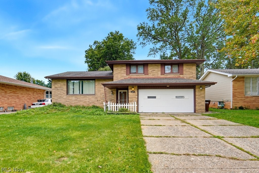 2207 Oaklawn Drive