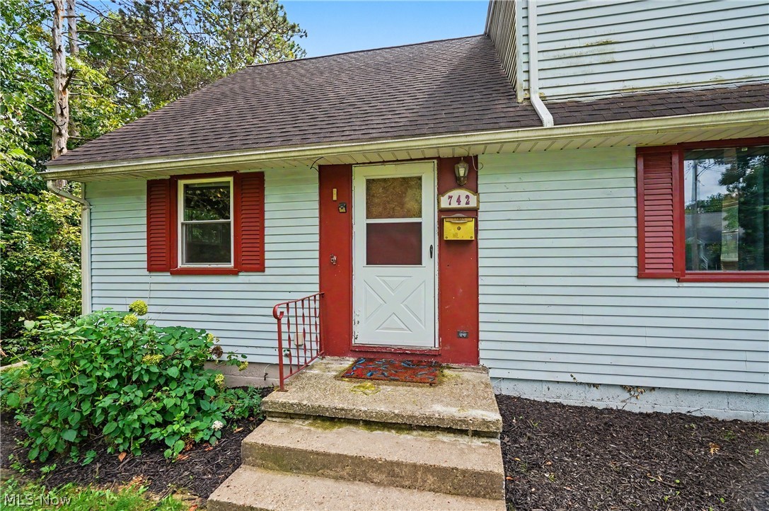 742 Avondale Street Property Photo 2