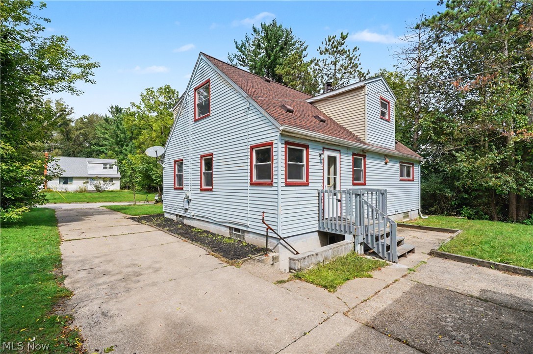 742 Avondale Street Property Photo 4