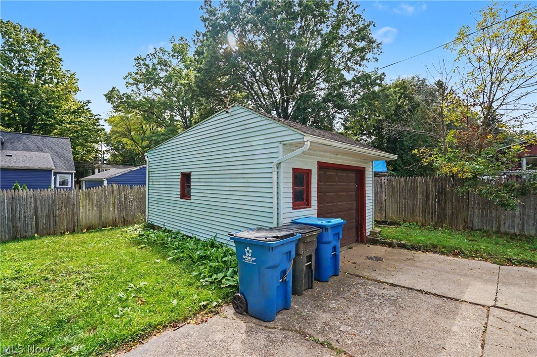 742 Avondale Street Property Photo 7