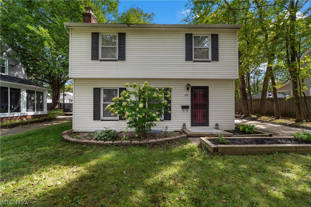 751 Roslyn Avenue Property Photo 1