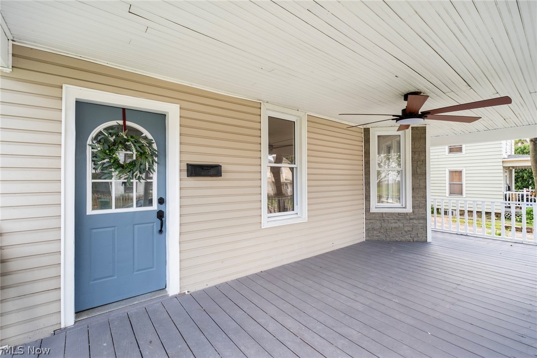 651 E 6th Street Property Photo 4