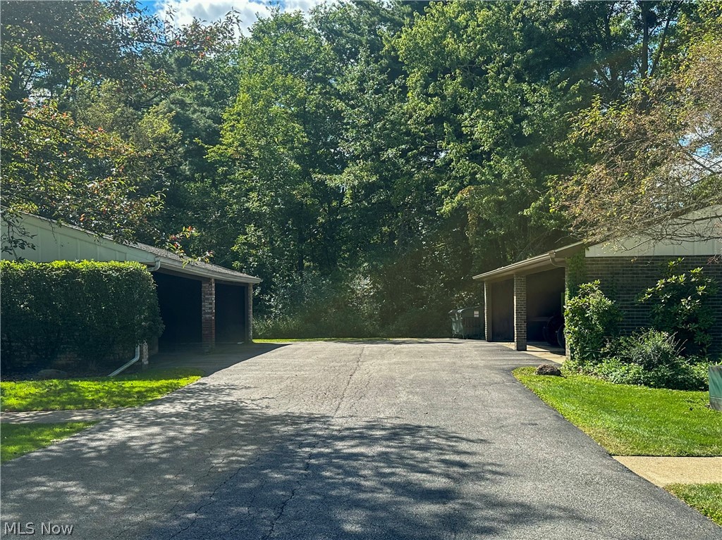 399 Quarry Lane Ne E Property Photo 5