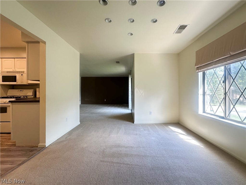 399 Quarry Lane Ne E Property Photo 12