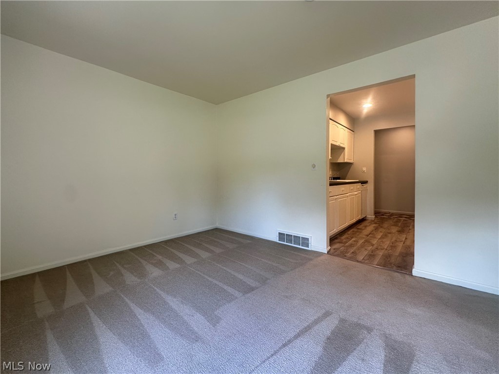 399 Quarry Lane Ne E Property Photo 13