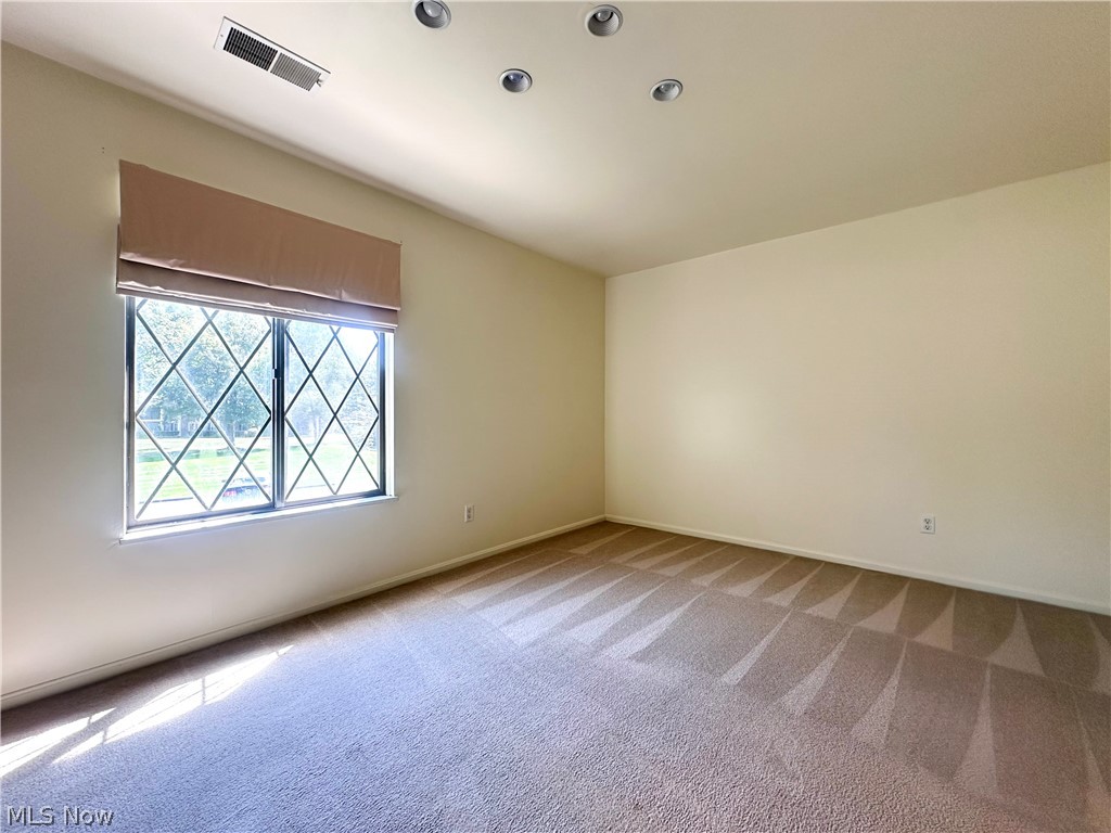 399 Quarry Lane Ne E Property Photo 14