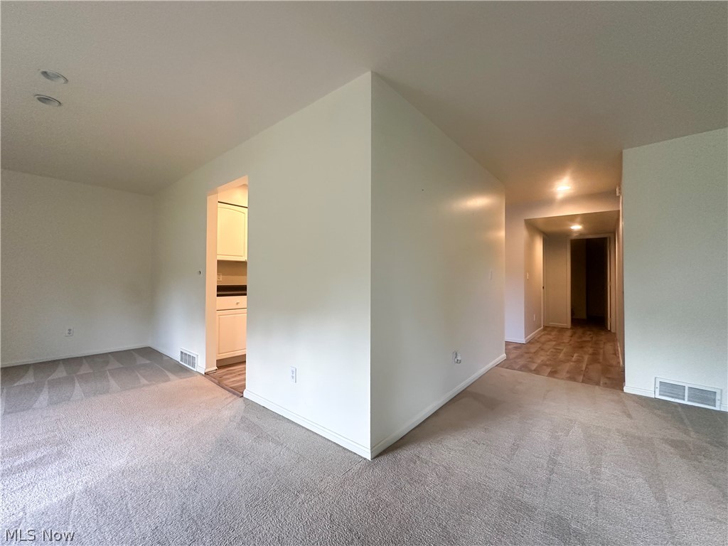 399 Quarry Lane Ne E Property Photo 24
