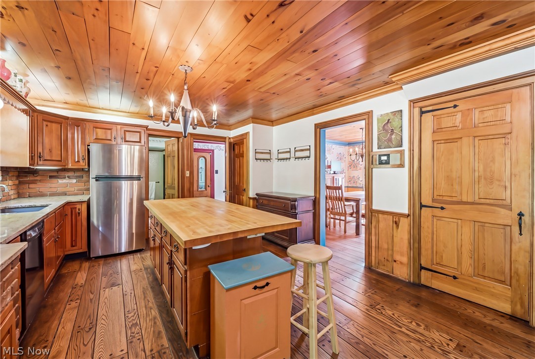 6859 Fairground Boulevard Property Photo 10