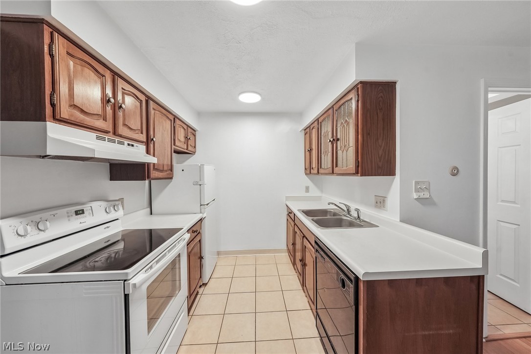 1583 Treetop Trail B Property Photo 9