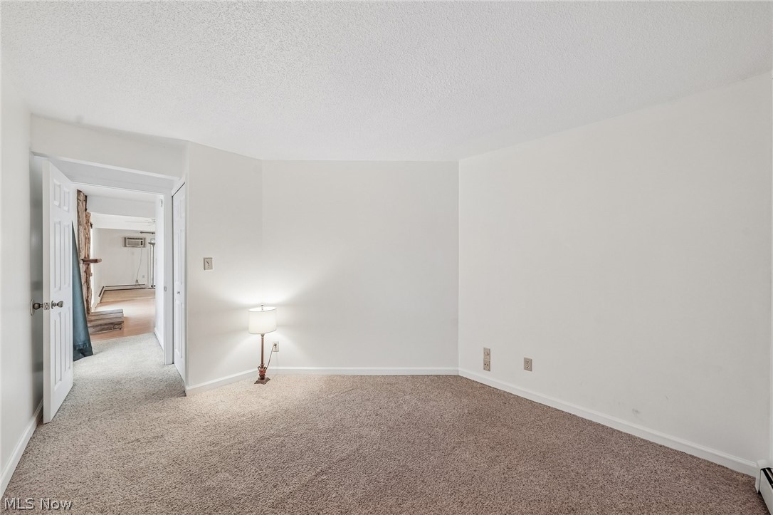 1583 Treetop Trail B Property Photo 17