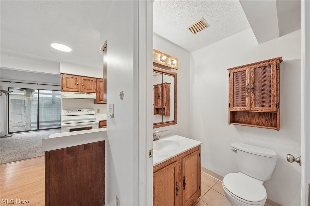 1583 Treetop Trail B Property Photo 18